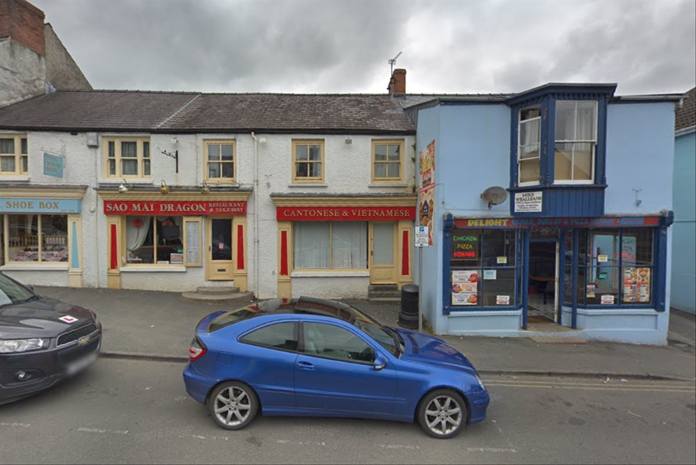FREEHOLD LICENSED RESTAURANT WITH FAMILY APARTMENT IN DYFED WALES