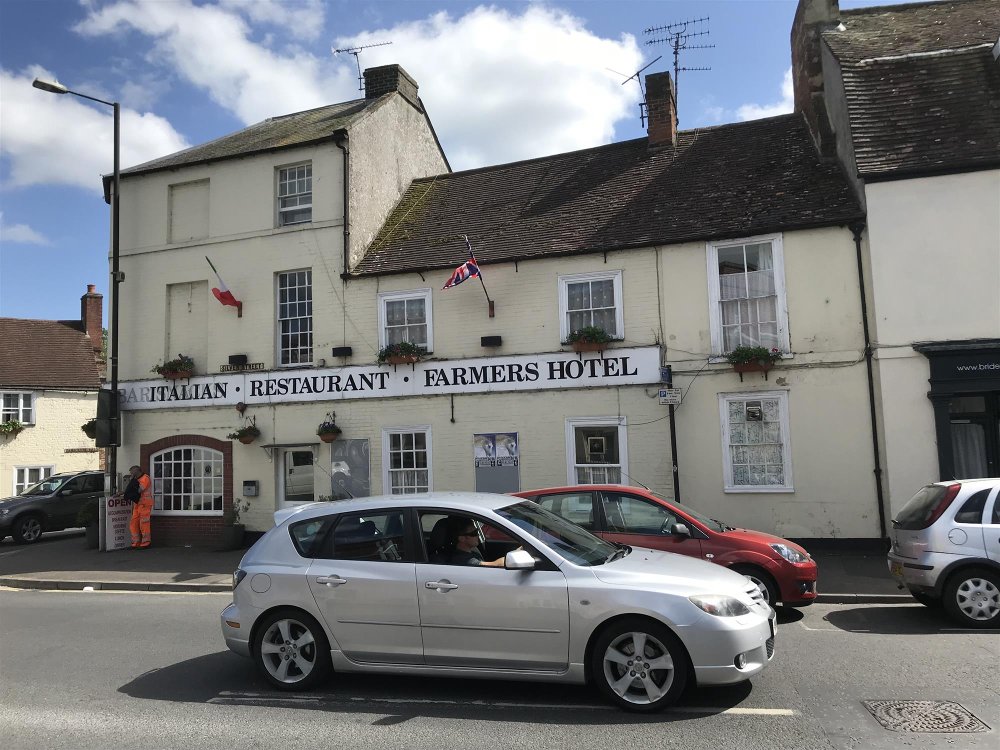 FULLY LICENSED FREEHOLD HOTEL/RESTAURANT & FUNCTION VENUE IN WARMINSTER TOWN CENTRE 