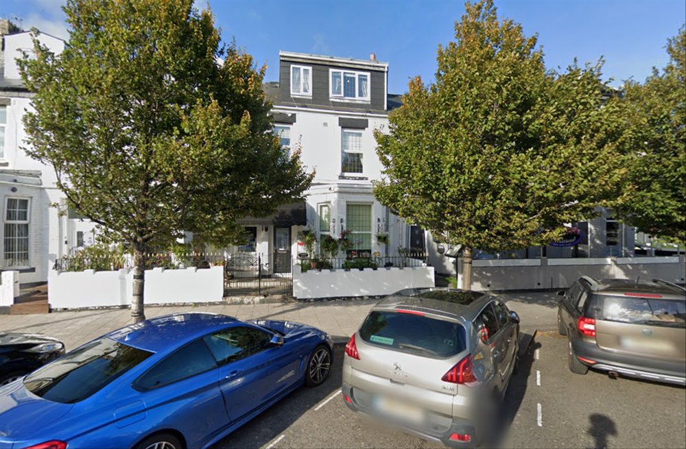 CHARMING 14-BED GUEST HOUSE WITH PRIVATE ACCOMMODATION IN SOUTH SHIELDS 