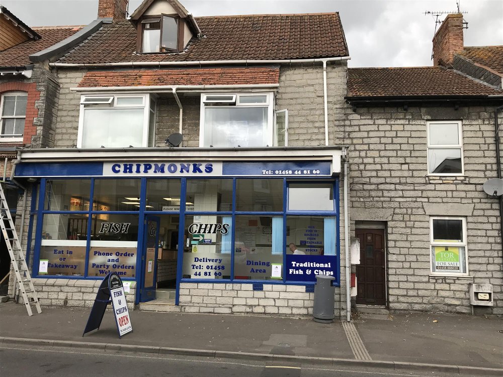 TRADITIONAL FISH & CHIP & TAKEAWAY IN STREET TOWN CENTRE