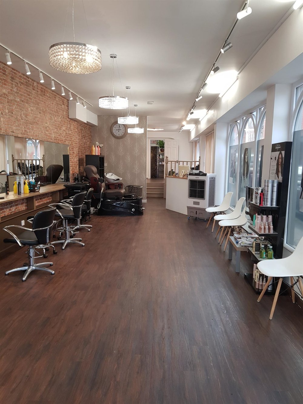 SUPERB UNISEX HAIR & BEAUTY SALON IN GUILDFORD TOWN CENTRE 