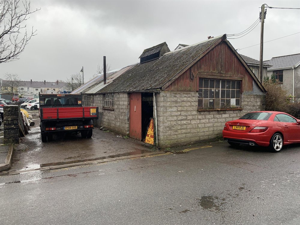 TOWN CENTRE VIRTUALLY FREEHOLD DEVELOPMENT PROPERTY IN YSTRADGYNLAIS