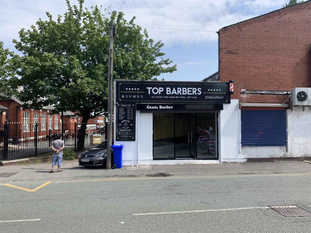 POPULAR GENTLEMENS HAIR STUDIO IN BOLTON SUBURB