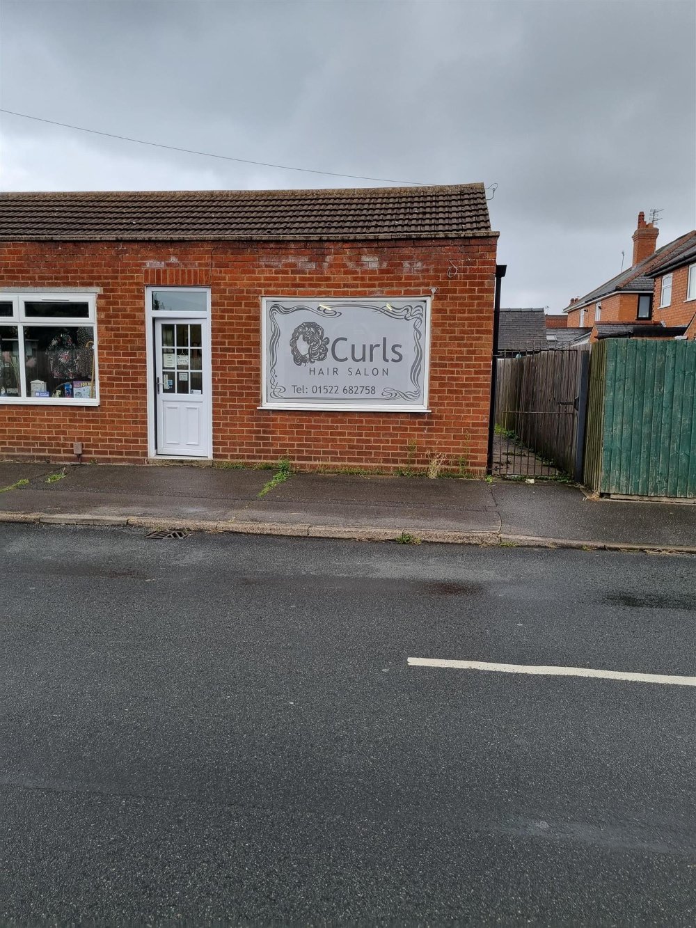 FREEHOLD UNISEX HAIR SALON in prosperous commuter village suburb LINCOLN