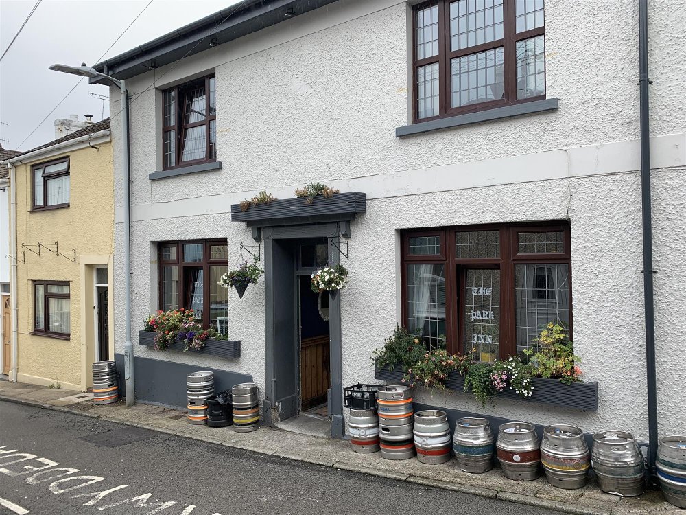 CHARMING PUBLIC HOUSE WITH FAMILY HOME IN THE MUMBLES