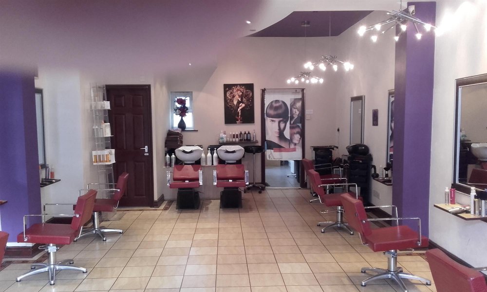STYLISH UNISEX HAIR SALON ON GOLBORNE HIGH STREET