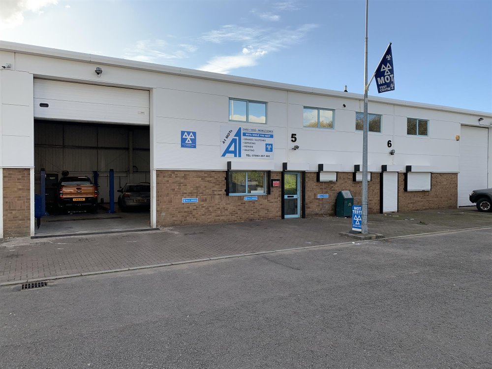 MOT TESTING & REPAIRS CENTRE IN CARDIFF SUBURB