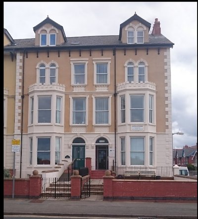 FREEHOLD LUXURY SELF CATERING HOLIDAY APARTMENTS ON RHYL SEAFRONT  