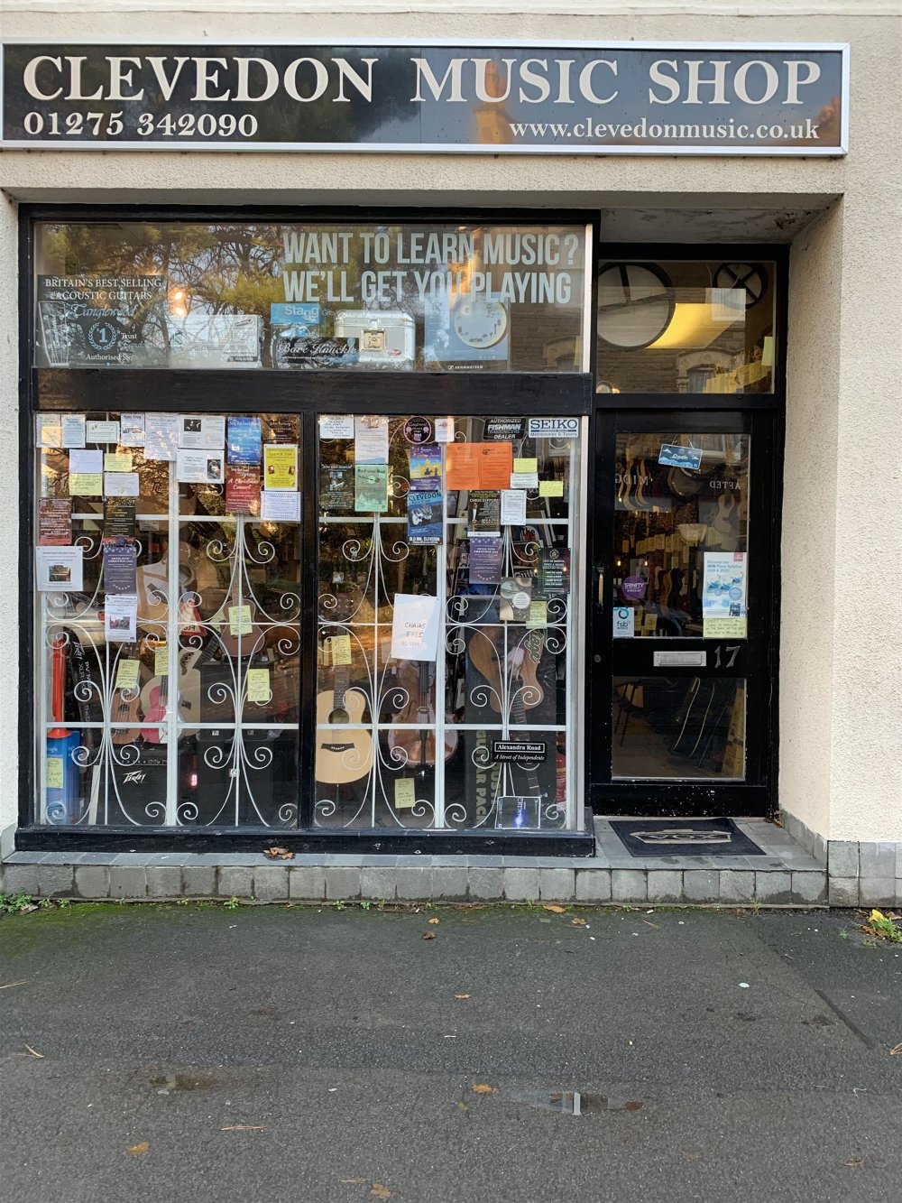 VIRTUALLY FREEHOLD MUSIC SHOP IN CLEVEDON TOWN CENTRE 