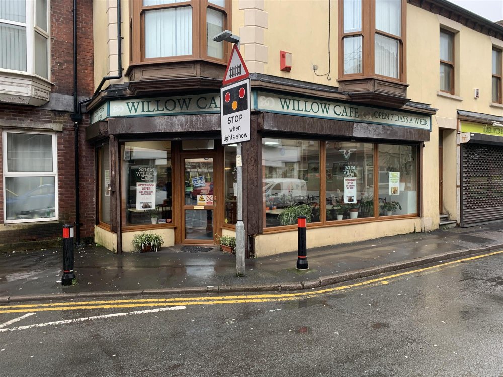 TRADITIONAL DAYTIME COFFEE SHOP & RESTAURANT IN LLANELLI 
