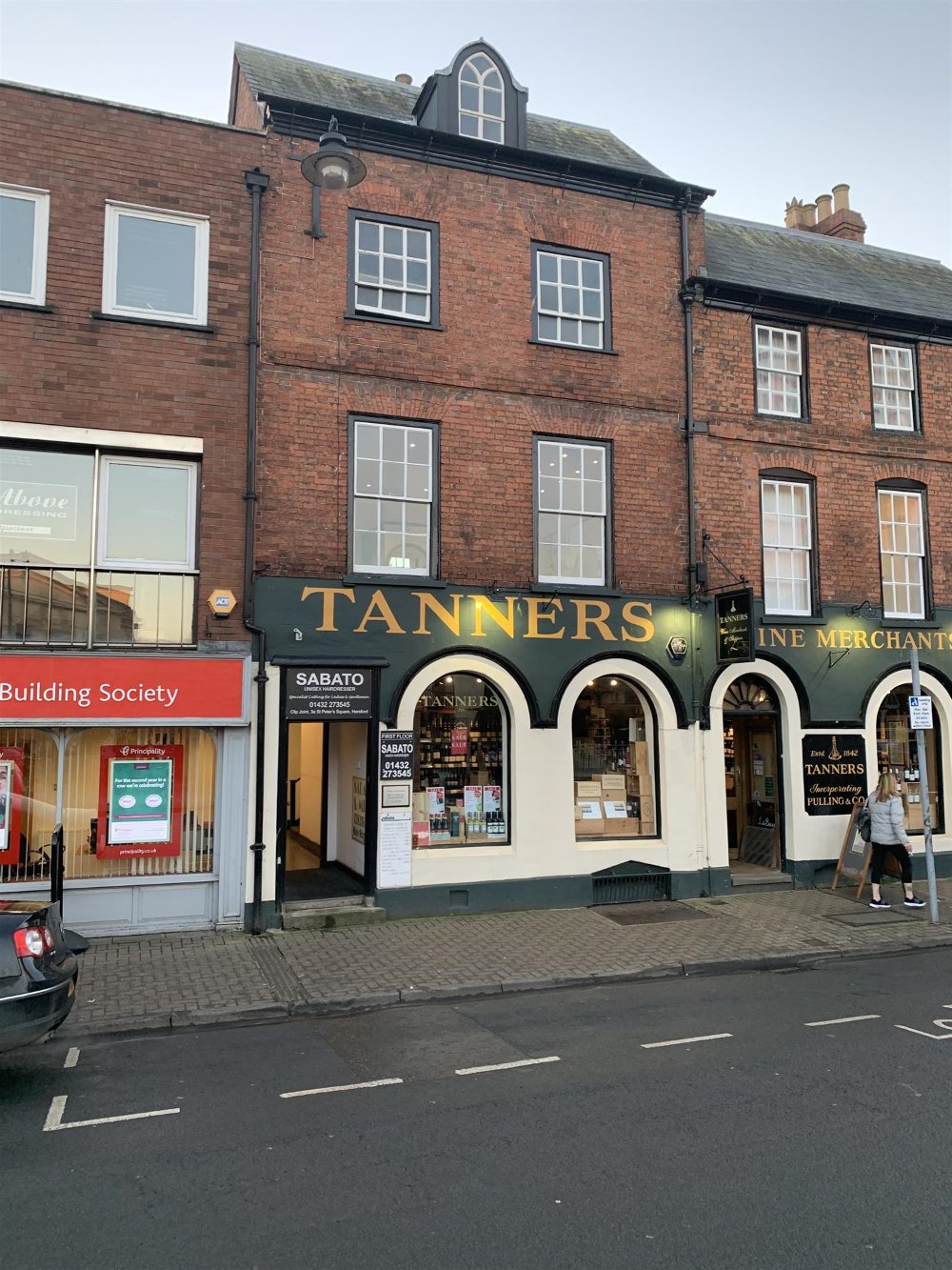 SHARE OPTION AVAILABLE IN SUPERB CITY CENTRE UNISEX HAIR SALON