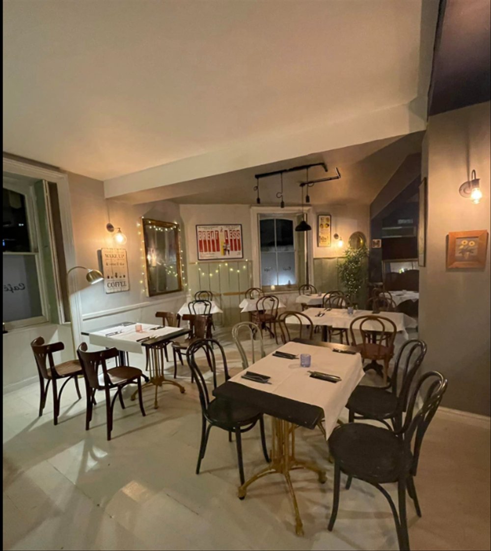 SUPERB COFFEE SHOP & WINE BAR WITH HUGE POTENTIAL IN CALNE/WILTS