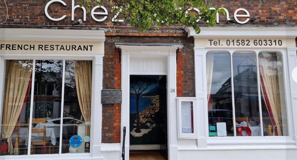 LICENSED RESTAURANT WITH PRIVATE APARTMENT SOUTH  BEDFORDSHIRE